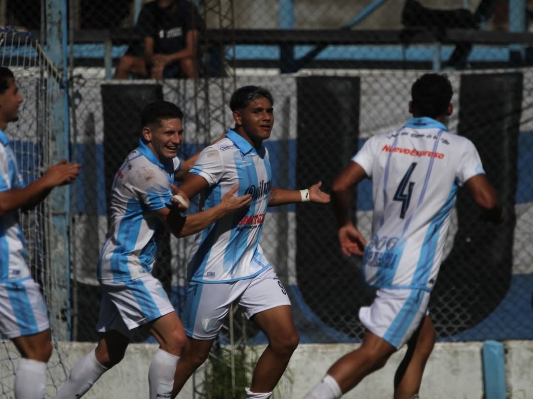 Juventud goleó a Sarmiento, sigue imparable y quedó a un triunfo de un récord histórico