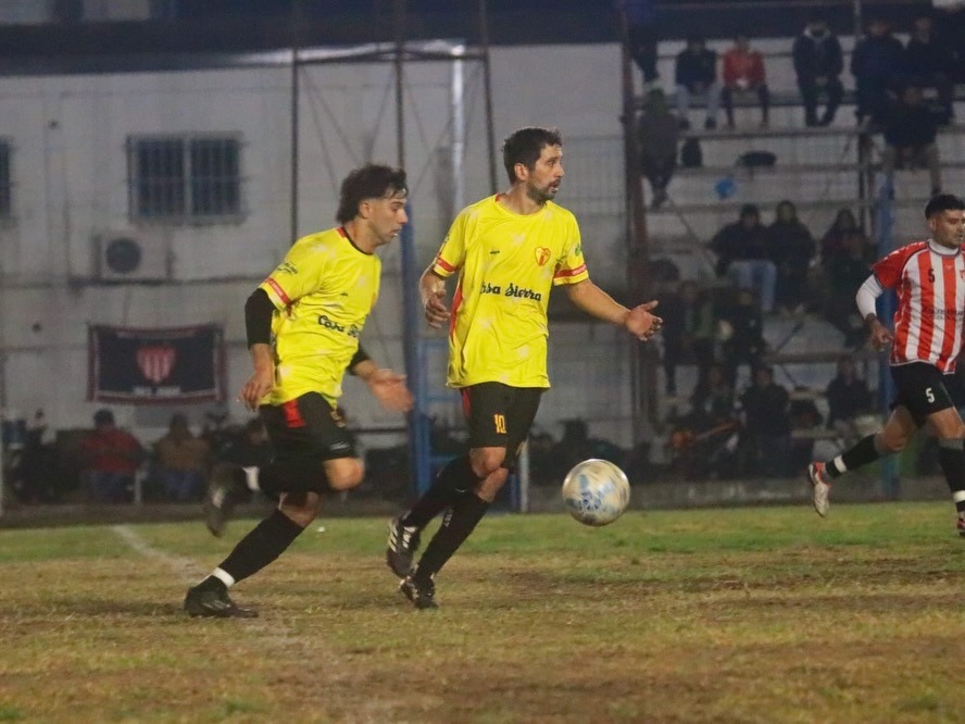 Sporting sigue puntero en la B, pero Sportivo Larroque se puso a un punto