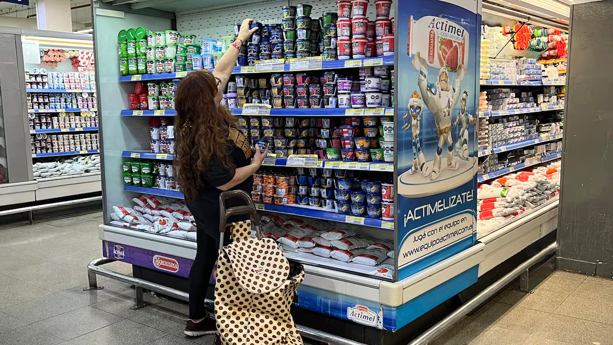 El consumo masivo cayó 3,8% en abril y sigue sin encontrar piso