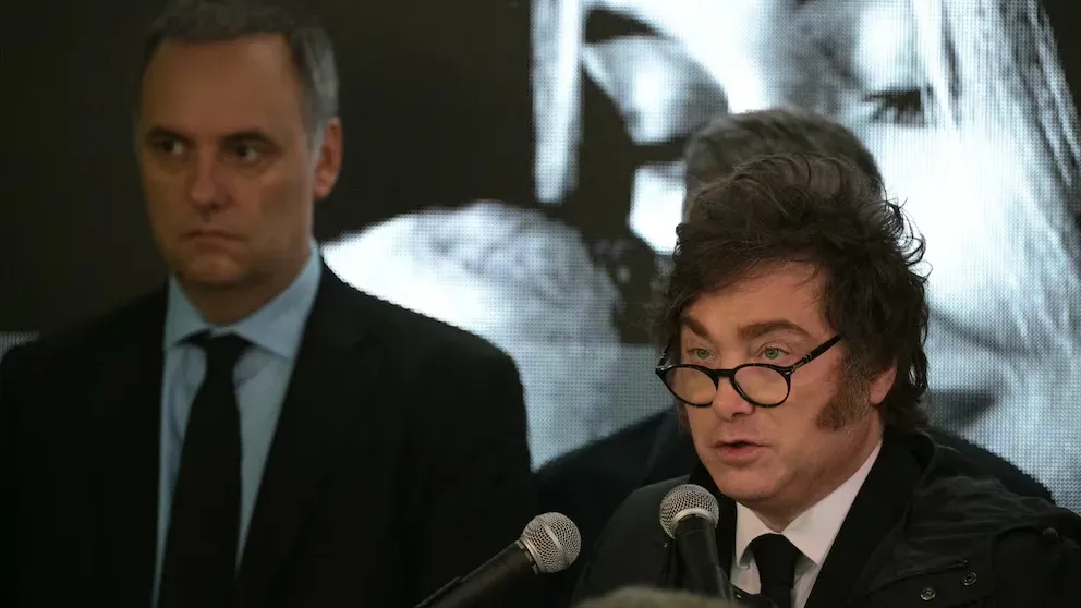 Horas cruciales en el Gobierno: Milei recibe en Olivios a Manuel Adorni y define el futuro del jefe de Gabinete