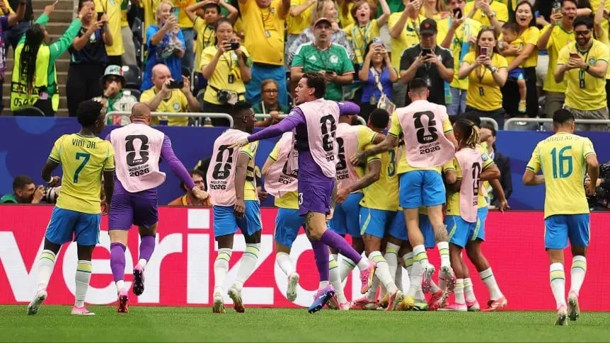 Con un gol agónico, Brasil se lo dio vuelta a Japón y se metió en Octavos de Final
