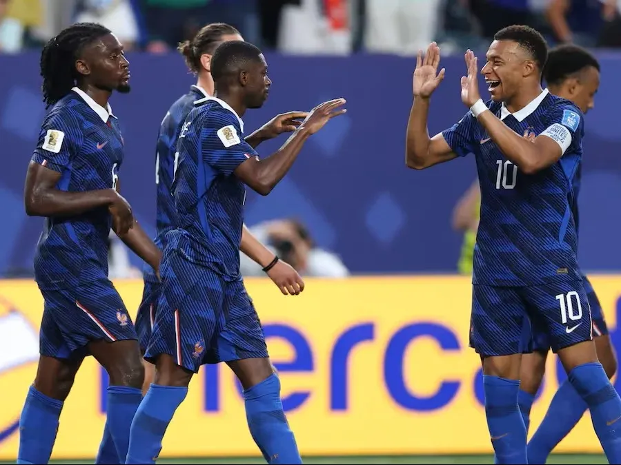 Francia goleó a Irak con dos tantos de Mbappé y otro de Dembélé y se clasificó a la próxima etapa de la Copa del Mundo