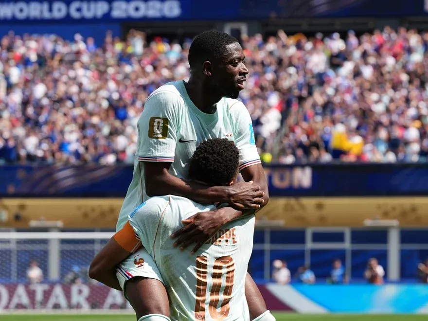 Dembélé brilló con un triplete en la goleada de Francia, que terminó con puntaje perfecto