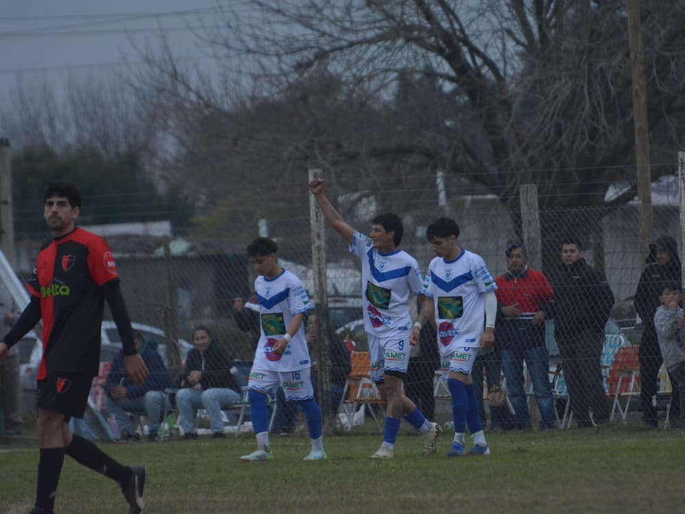 Sportivo Larroque ganó y quedó como único líder del ascenso tras la caída de Sporting