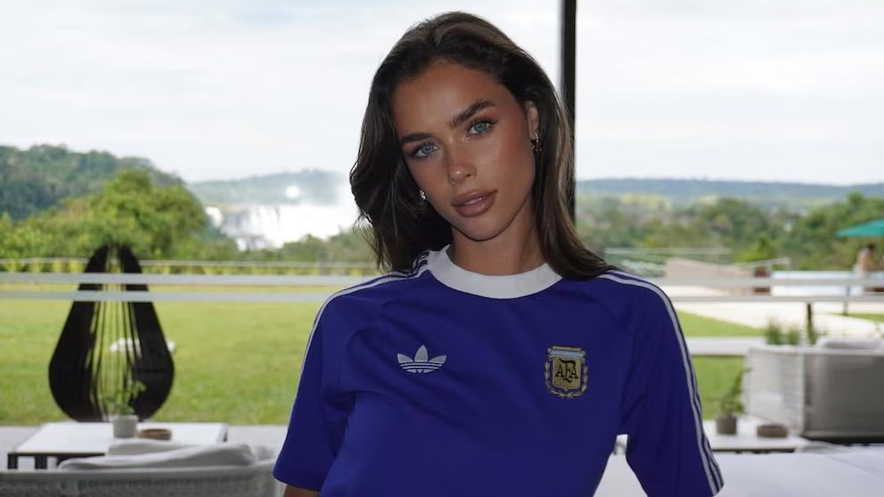 Quien es la modelo extranjera, pareja de un jugador de la Selección, que causa furor por su amor por Argentina