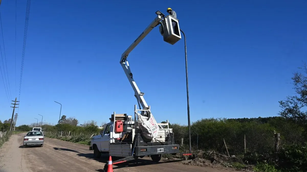 Avanzan los trabajos de iluminación LED en Calle de las Tropas