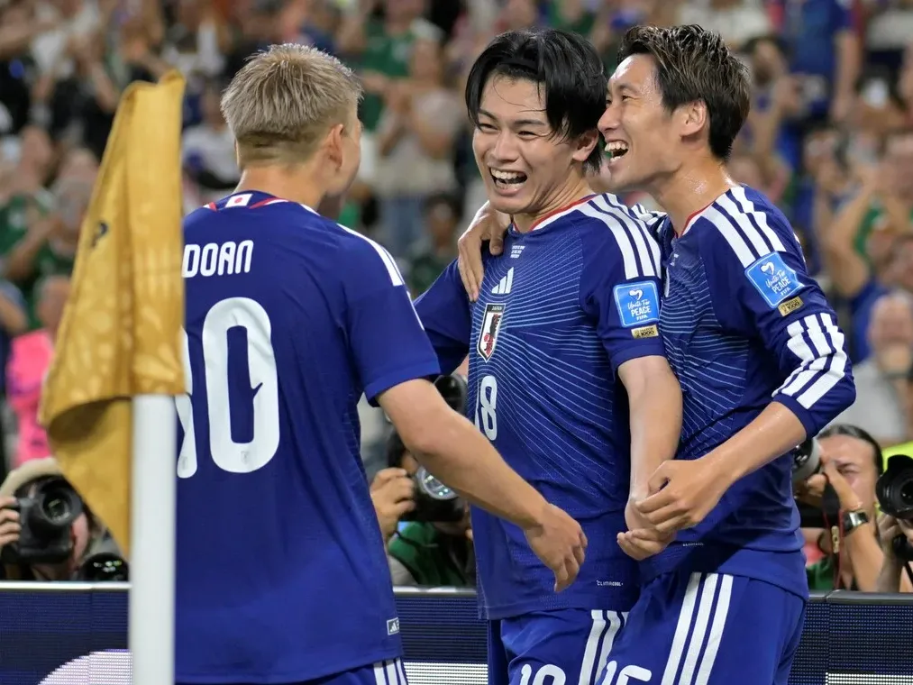 Japón dio un show de fútbol en el partido número mil de la historia de los Mundiales y goleó a Túnez que quedó eliminado