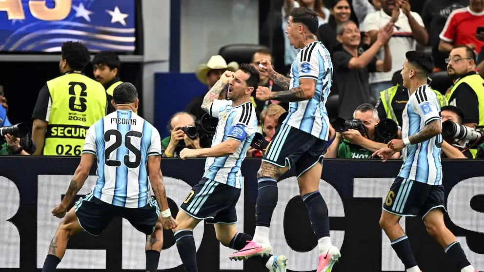 Argentina ganó con un doblete de Messi y ya se metió en la próxima ronda