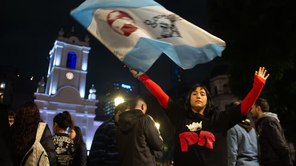 A la espera de una definición sobre el lugar para el velorio, habrá un banderazo en el Obelisco