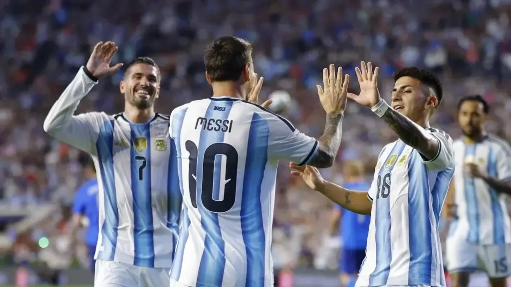 Argentina debuta este martes en el Mundial contra Argelia: horario, TV y posible formación de la Scaloneta