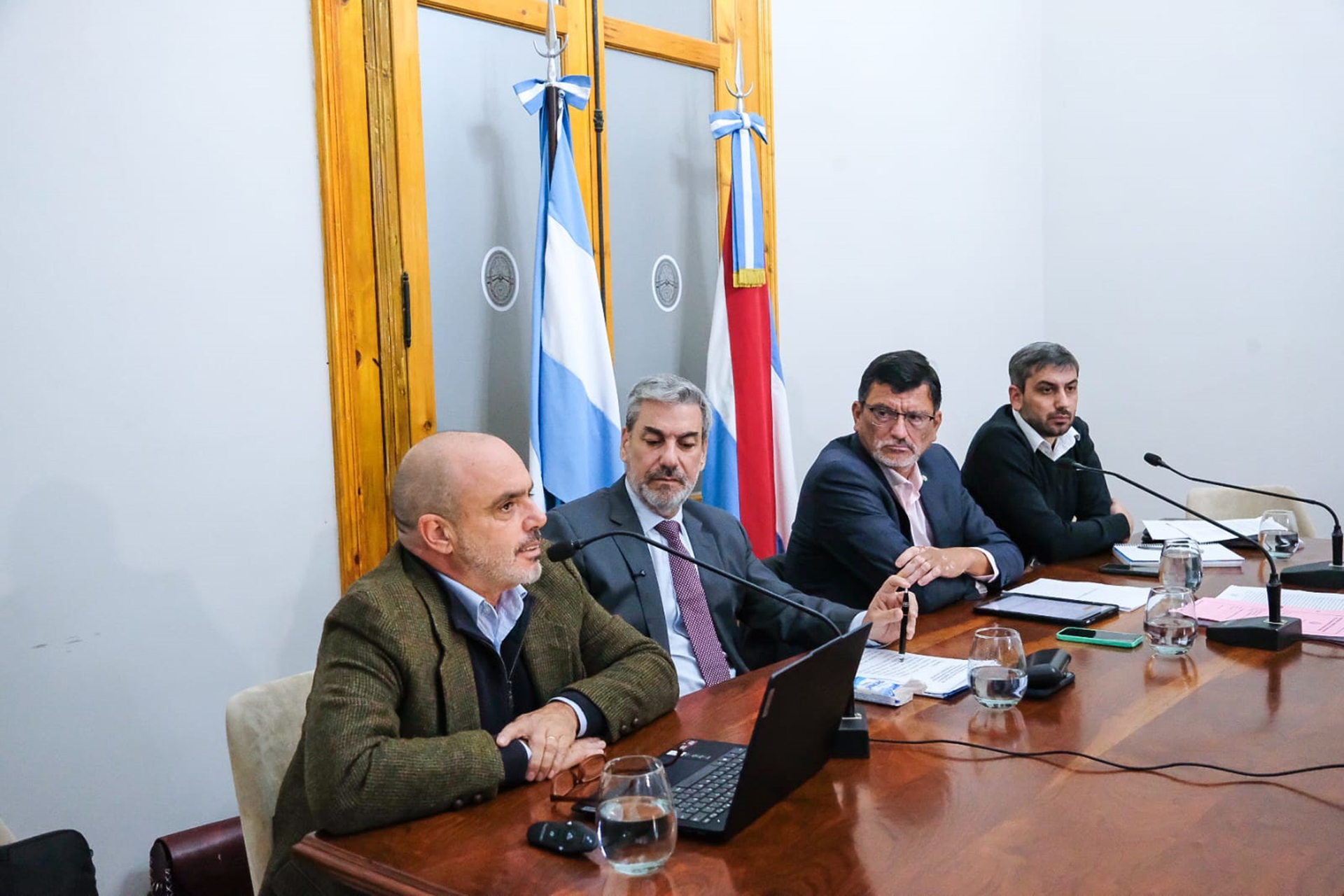 El Ministro de Economía y el títular de la Caja de Jubilaciones expusieron en el Senado sobre la reforma previsional