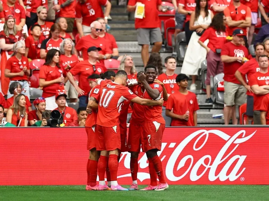 Suiza se complicó en el final, pero venció a Canadá y le arrebató el primer puesto del Grupo B