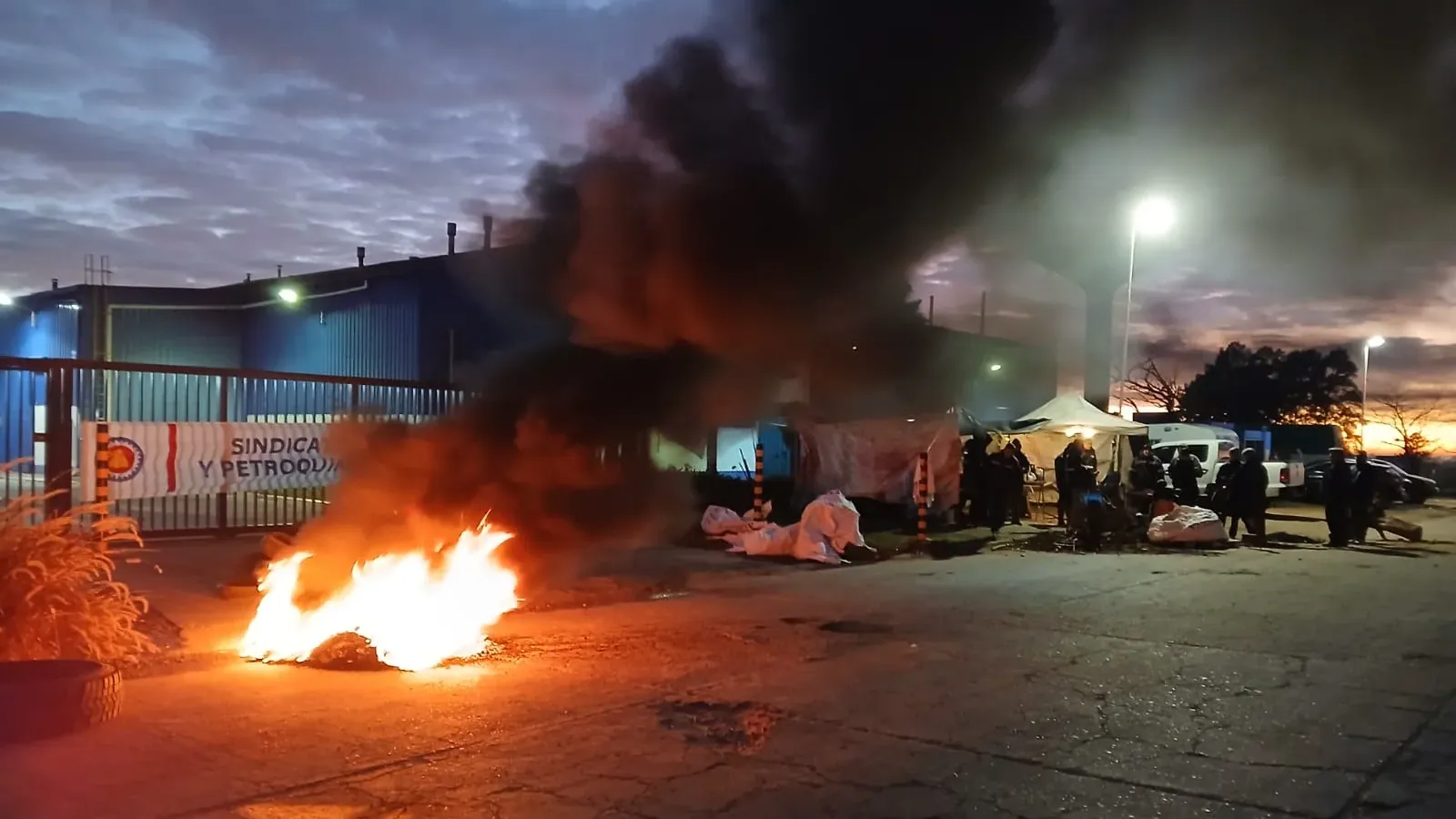 "Esto es un combo explosivo que no va a quedar nada": Trabajadores reclaman frente al cierre de Unionbat
