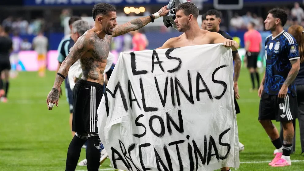 El testimonio del autor de la bandera de Malvinas y la historia de cómo la ingresó a la cancha