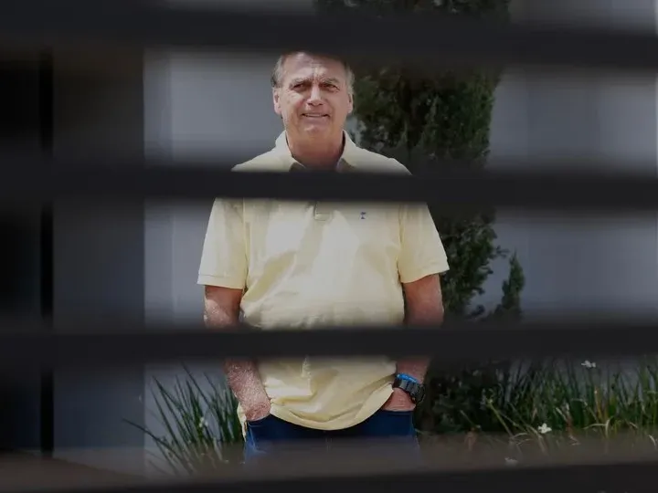 Prórroga indefinida para el arresto domiciliario de Bolsonaro en Brasil
