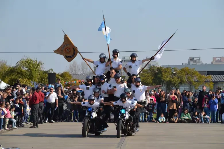 La Brigada Blanca de la Policía Federal Argentina hará una exhibición en el desfile del 9 de Julio