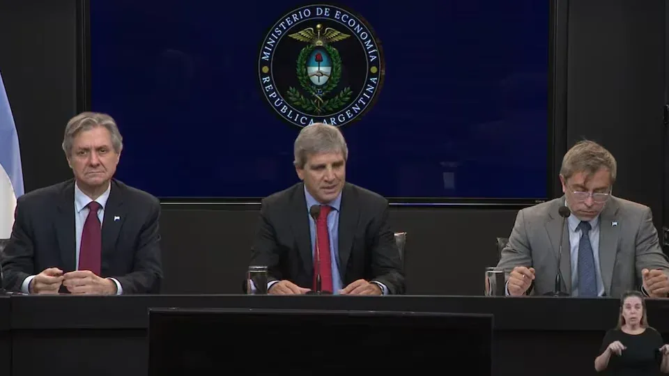 Caputo presentó su plan financiero hasta 2027: Salir a los mercados es una opción, no un objetivo