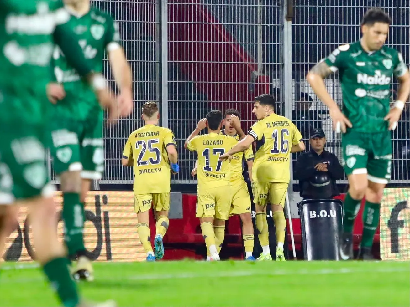 Con un golazo de Velasco y el bautismo de Flores, el Boca de Arruabarrena arrancó con el pie derecho