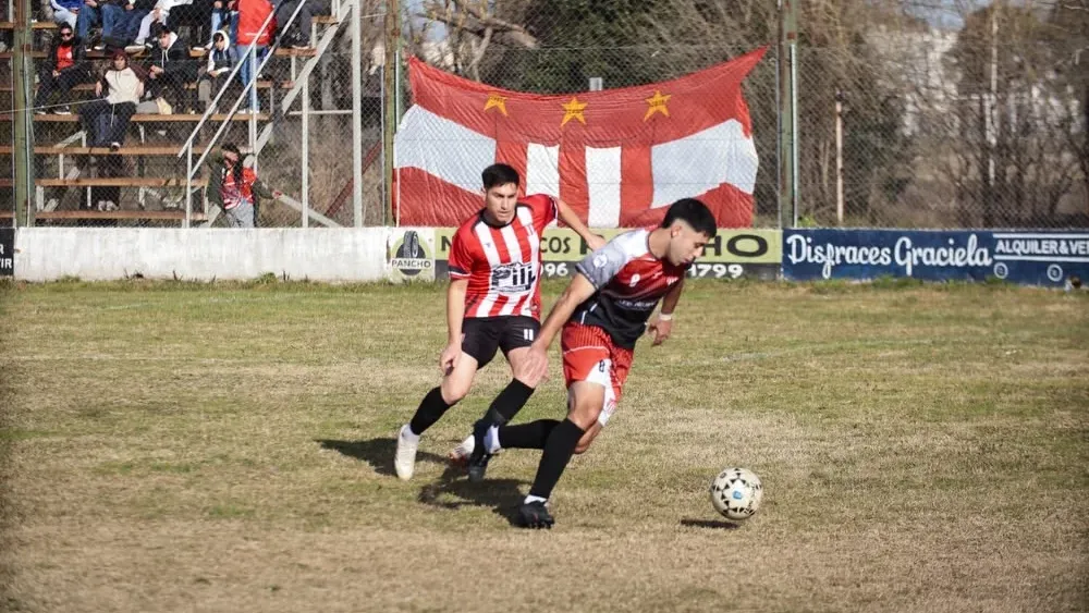 Defensores del Sur frenó a Black River y Sporting recuperó la punta en soledad en el ascenso