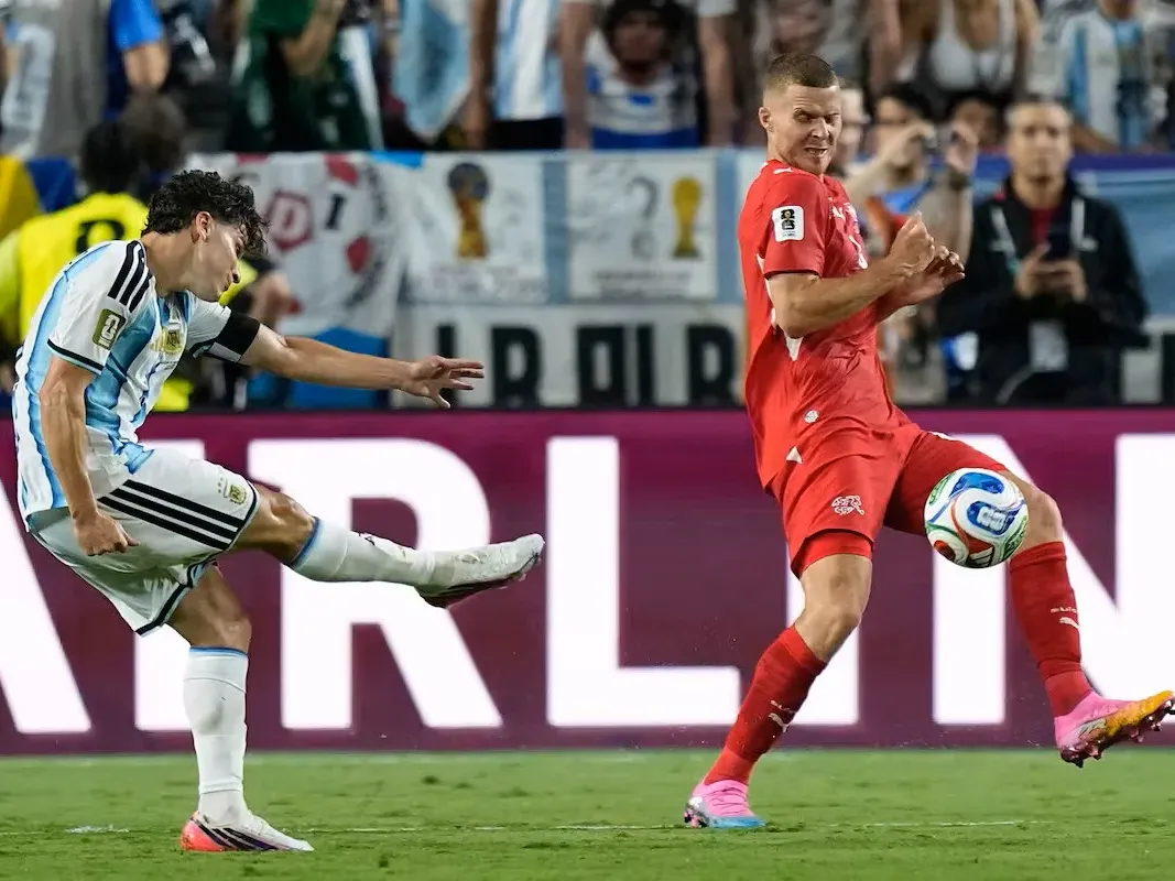A 84 kilómetros por hora y desde 28 metros: así fue el golazo de Julián Alvarez que gritó todo el país