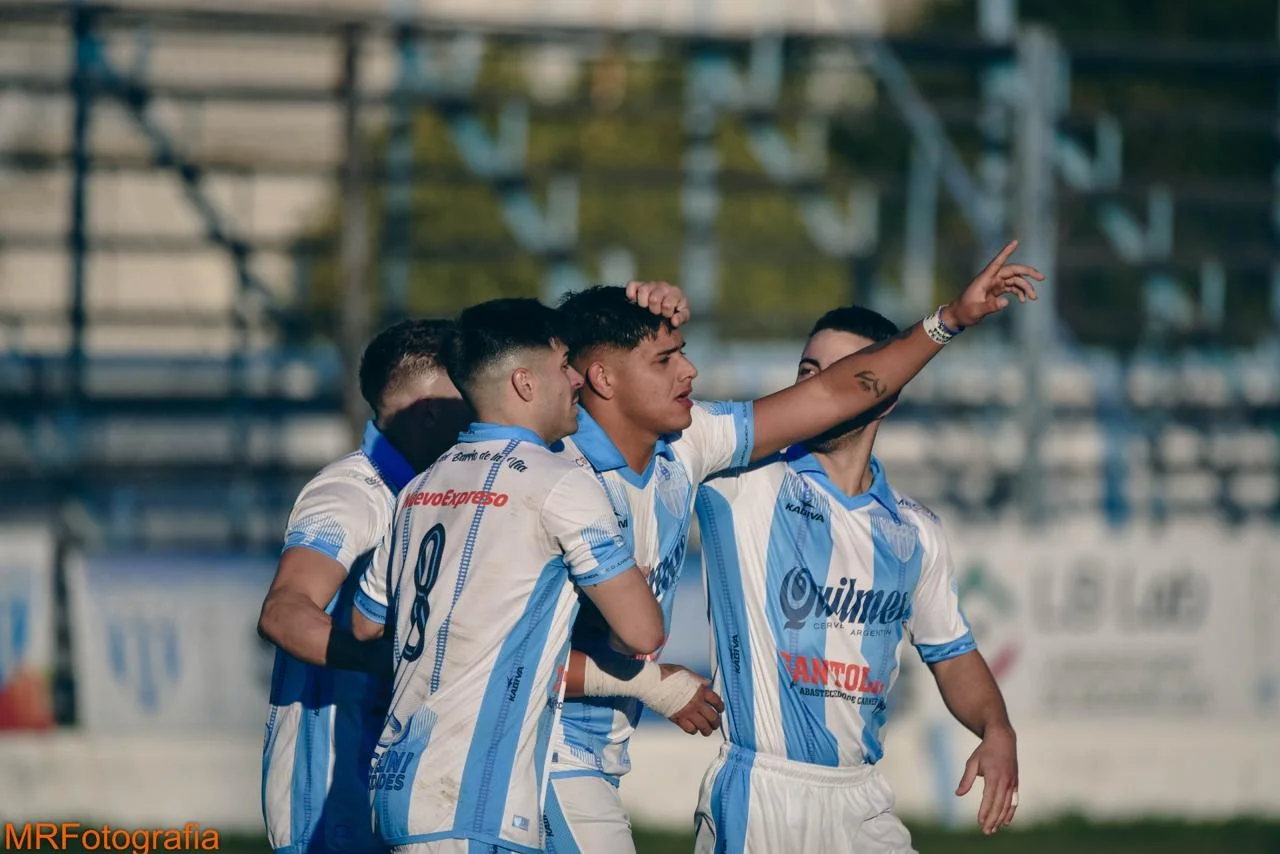 Juventud Unida goleó a Camioneros y estiró la ventaja en la cima del Torneo Apertura