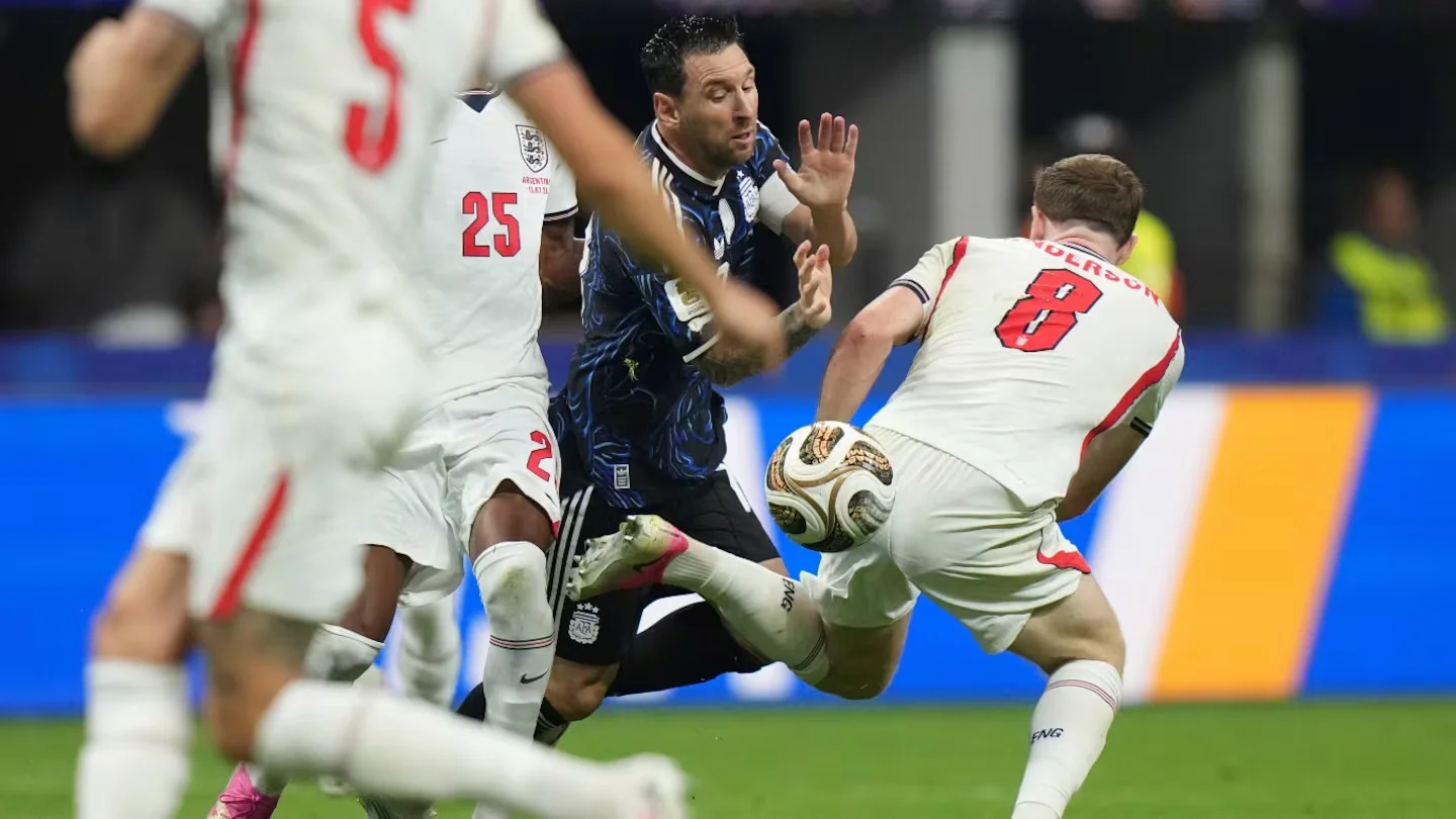 Argentina empata con Inglaterra en un tenso y trabado partido para definir el segundo finalista del Mundial