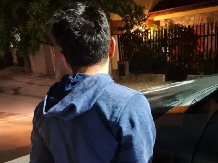 Robó, huyó y se escondió en un contenedor de basura: la Policía lo encontró y fue detenido