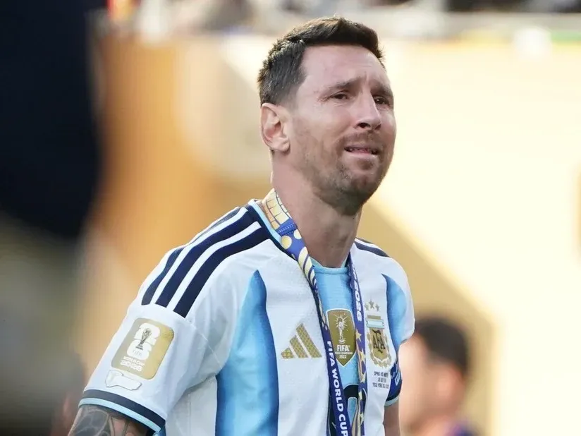 Lionel Messi explotó en llanto después de recibir la medalla del segundo puesto en su último Mundial