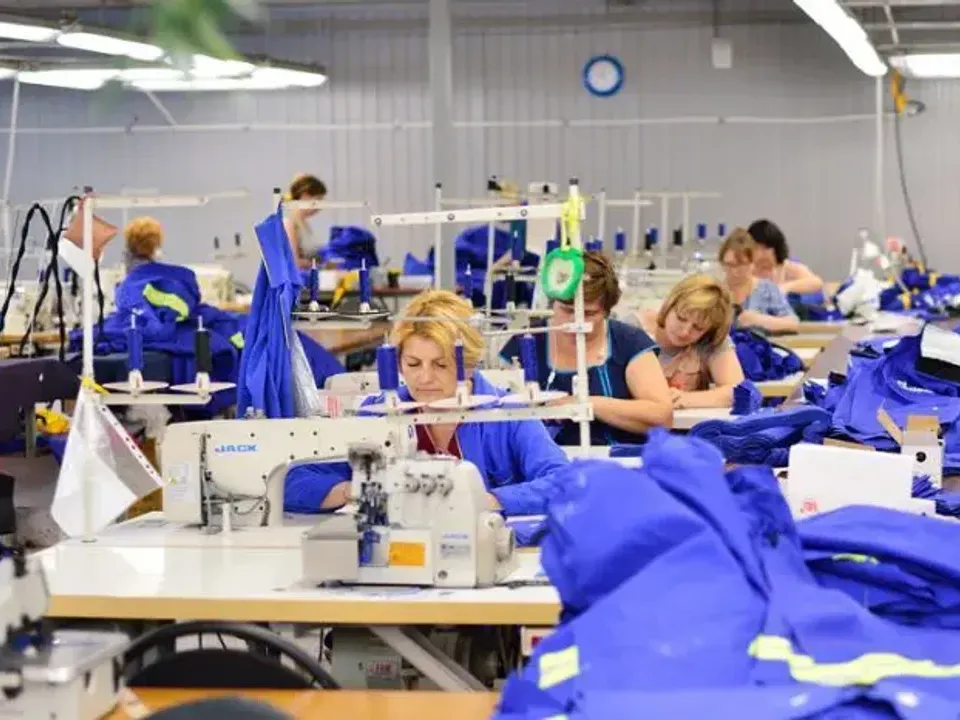 La industria textil profundiza el declive en la producción y la pérdida de empleos por el bajo consumo