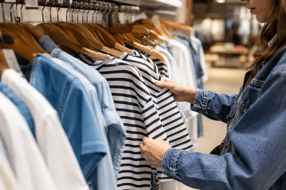 Por el Mundial y el aguinaldo, las ventas minoristas en tuvieron un leve repunte, pero acumulan 13 meses de caídas